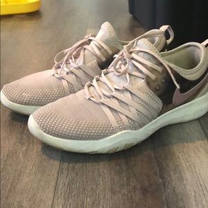 Blush pink nike free 💗